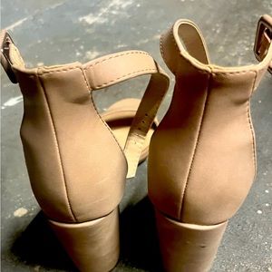 Size 6 Soda Tan Heels